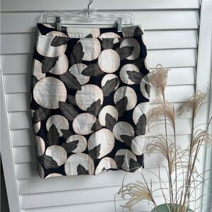 Ann Taylor Black and Cream Leaf Pattern Pencil Skirt
